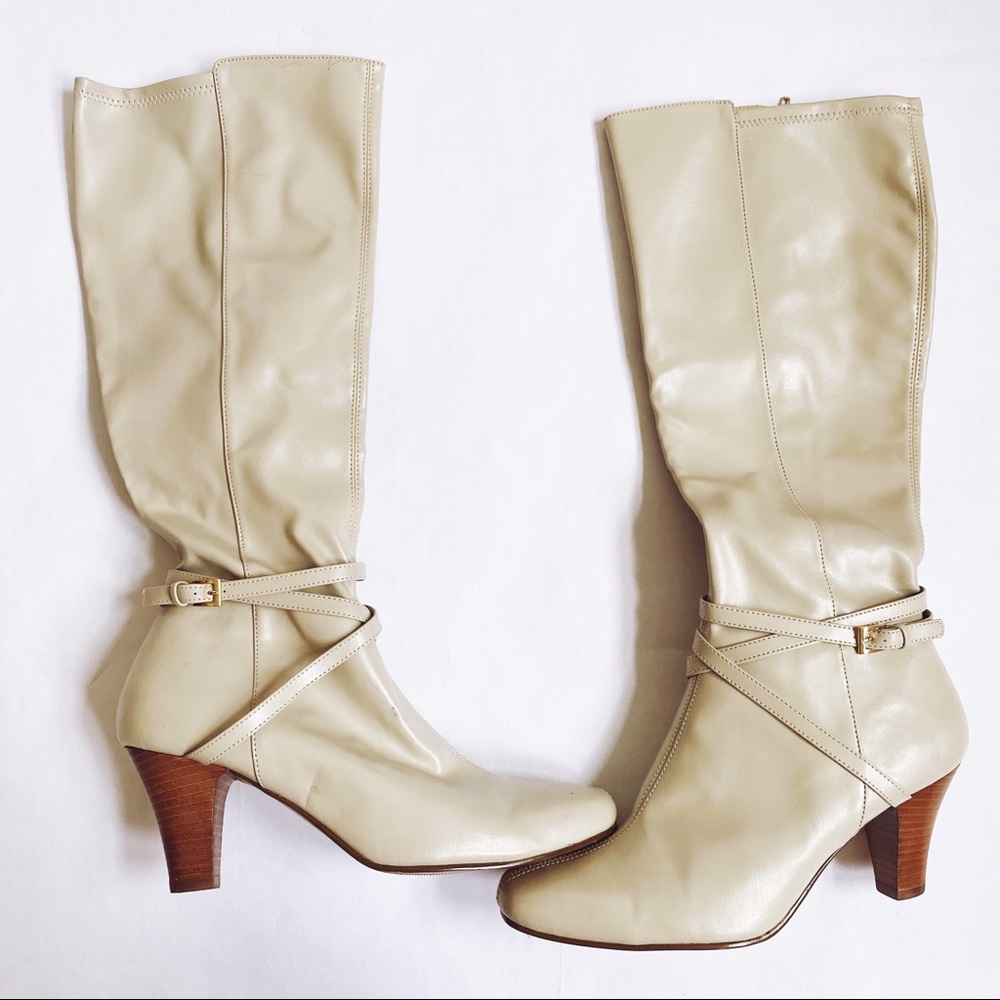 Karen Scott off-white women’s fashion boots Size 7M